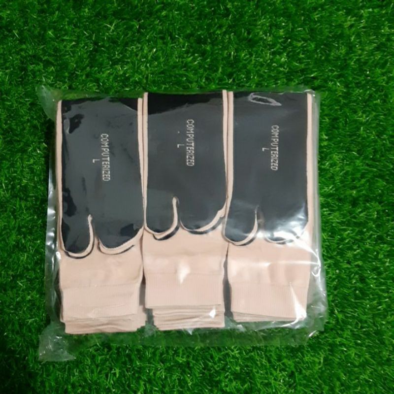 (1 lusin) kaoskaki jempol nylon L panjang krem tapak hitam nonkemas-1