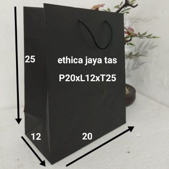 paperbag/tas kertas hitam 20x25 minimal pembelian 12 psc