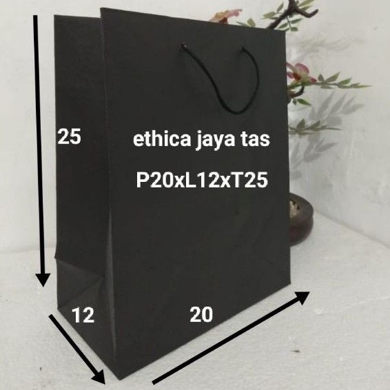 

paperbag/tas kertas hitam 20x25 minimal pembelian 12 psc