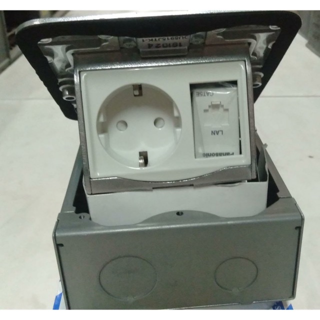 Stop kontak lantai dan modul telepon Panasonic DU5913JT-1