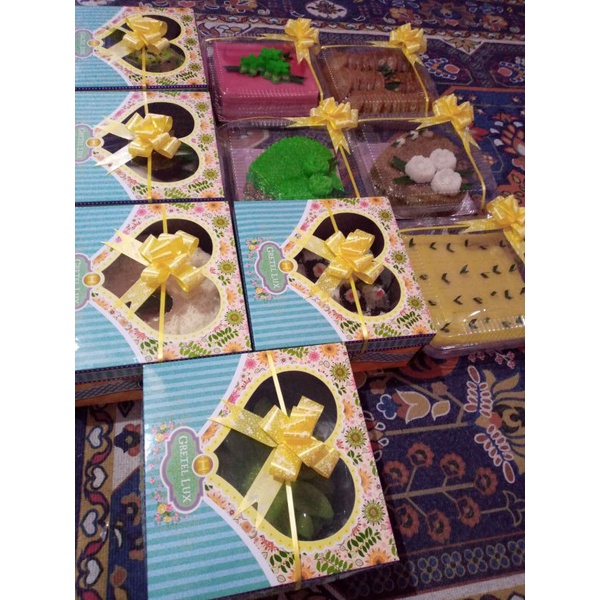 

kue hantaran paket isi 10 box