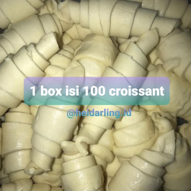 

1 box isi 100 Frozen Croissant Dough Reguler 30gr