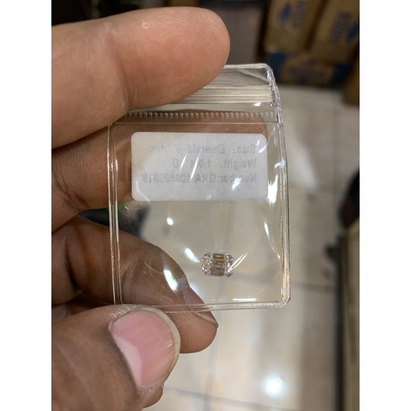 moissanite emerald cut 6x7 mm vvs1