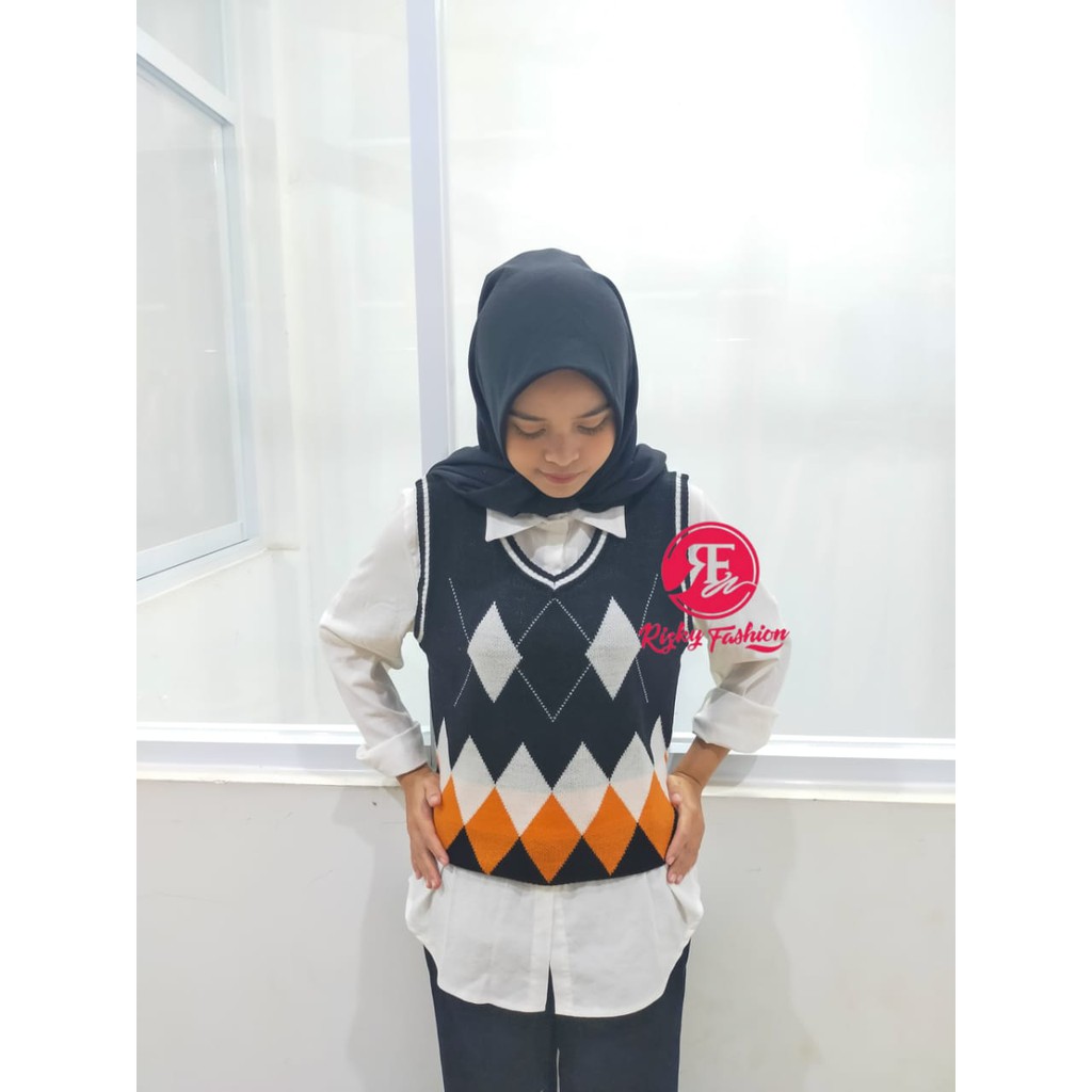 Argyle vest/diamond vest /rompi rajut ootd