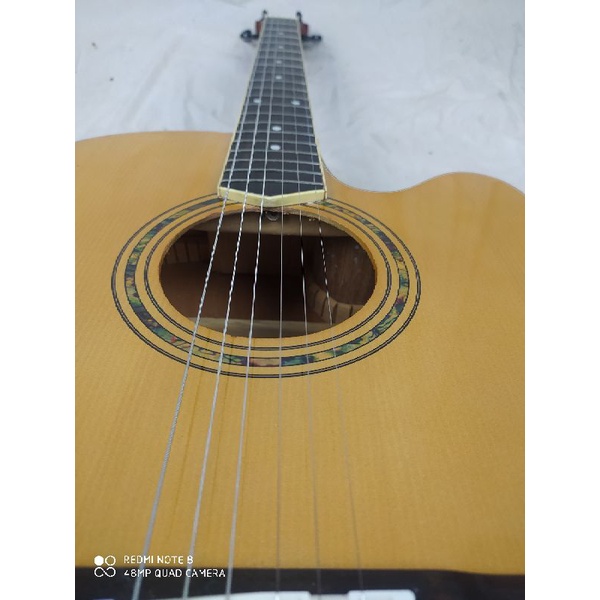 Gitar Akustik  cole Clark