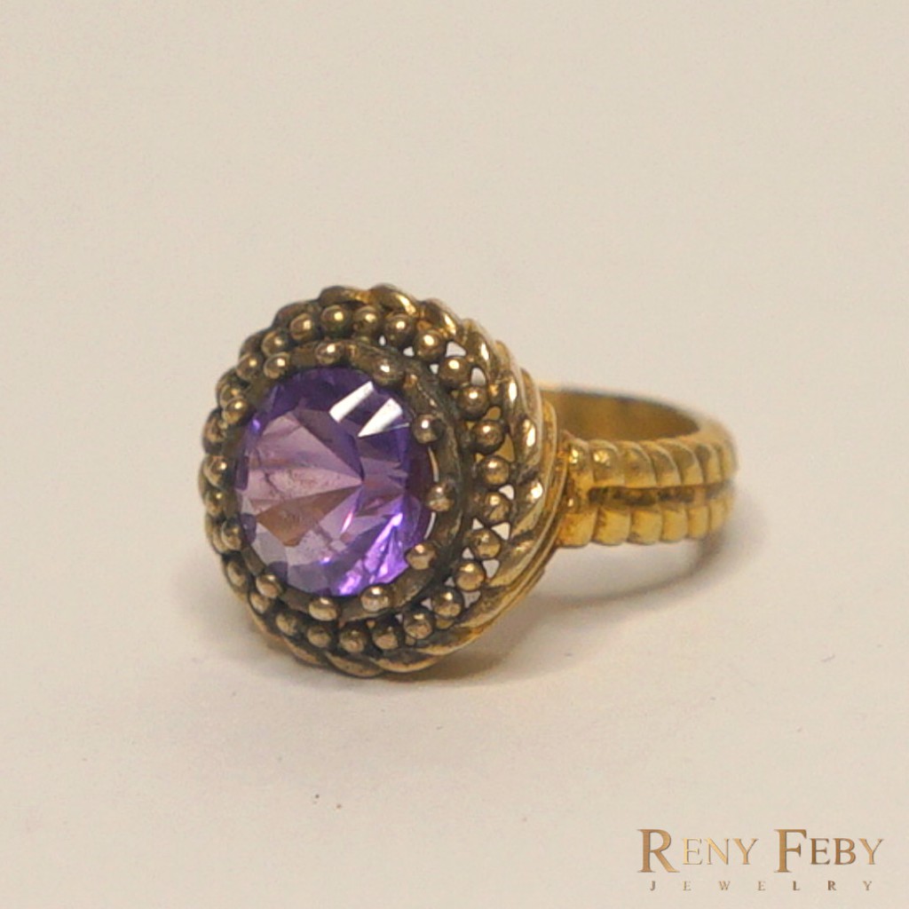 

Round Amehyst Ring