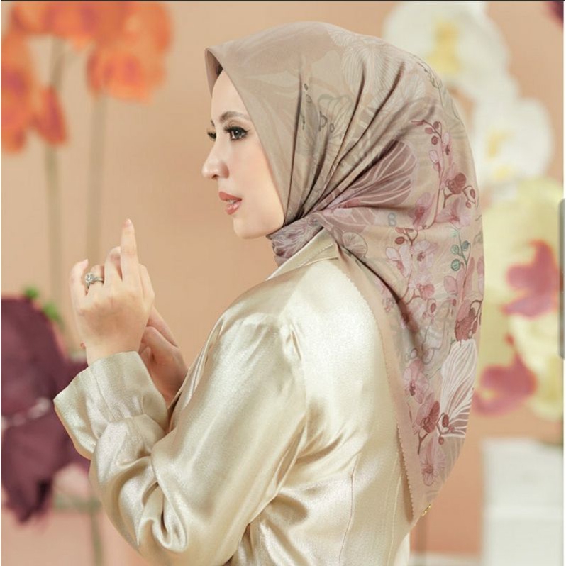 Buttonscarves Orchide Series Rugby Tan