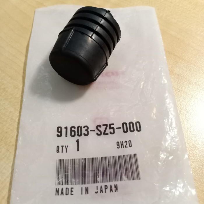 Karet Penahan Kap Mesin Mobilio 2014-2019 Genuine