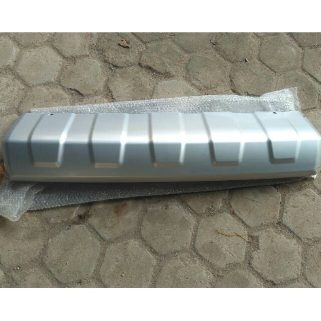 Garnish bumper depan Daihatsu Terios