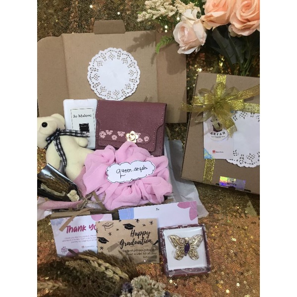 

KADO ULANG TAHUN CEWEK CEWE HAMPERS HADIAH WISUDA ANNIVERSARY MURAH GIFT BOX LEBARAN