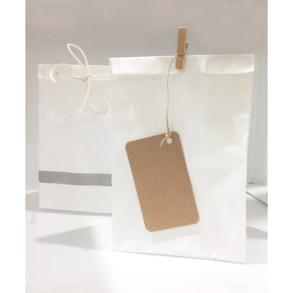 

Decorated White Greaseproof Paper Bag Gift Wrapper Kantung Kertas Putih Bungkus Kado