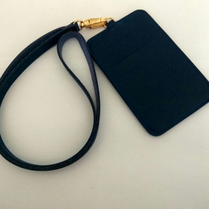 

Jualan Name Tag Id Card Holder Biru 4 Slot Card Tali Kulit Kwalitas Bagus Berkualitas