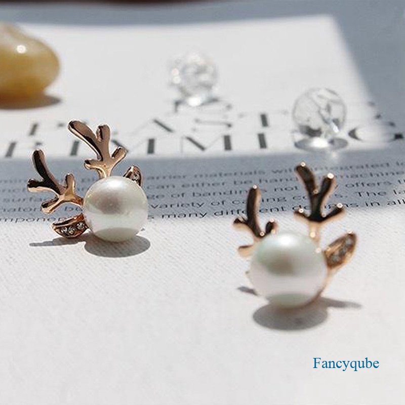Anting Stud Desain Rusa Natal Aksen Mutiara Gaya Elegan Untuk Wanita