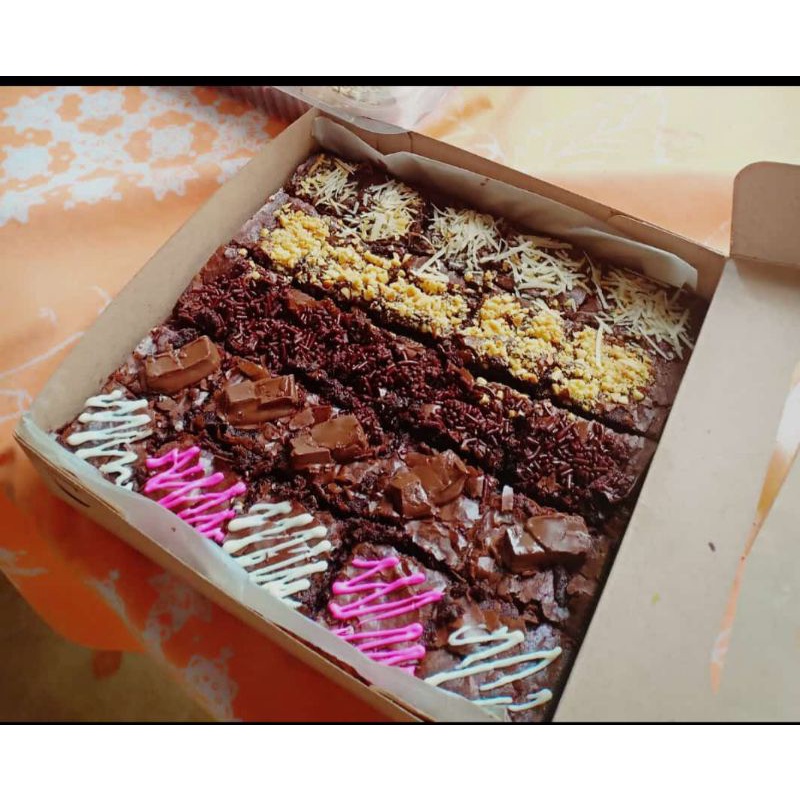 

Bisa kirim luar kota provinsi Brownies Fudgie (20×20cm) | Brownies | Brownies Premium | Hampers Valentine | Fudgy