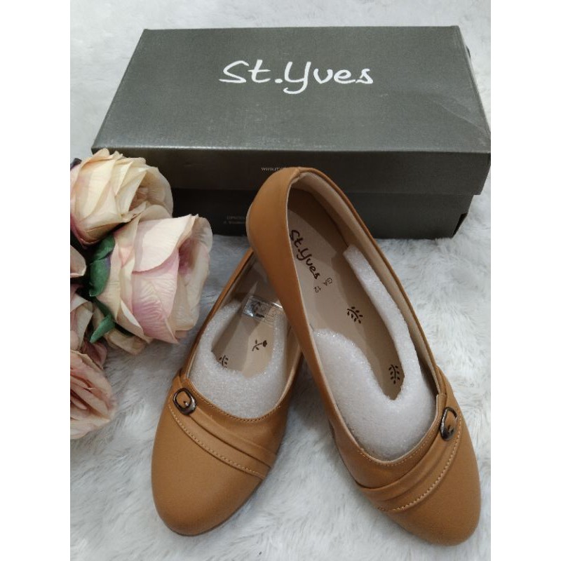Sepatu St.yves