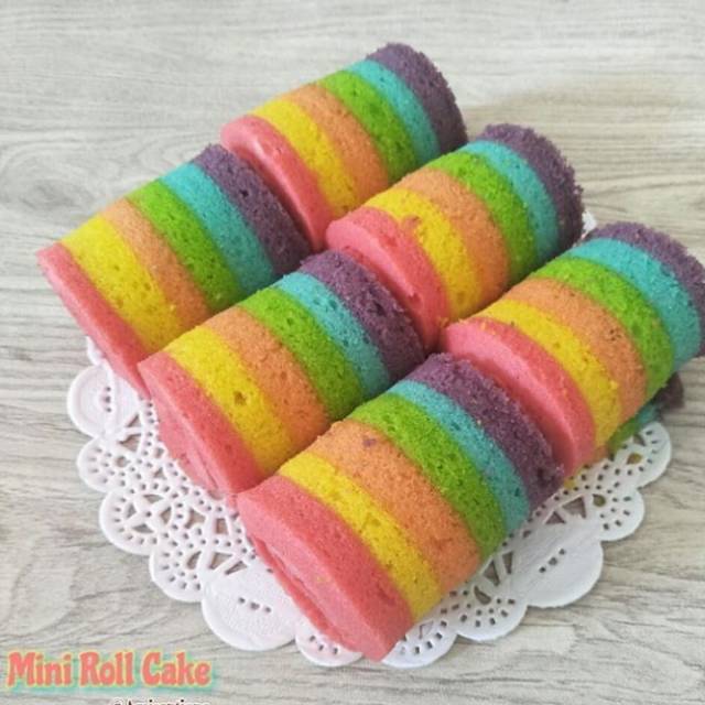 

Rainbow Cake Roll Mini by Evellyne Kitchen