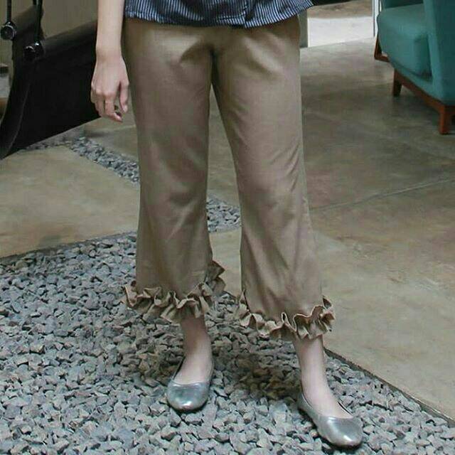 Ruffle pants