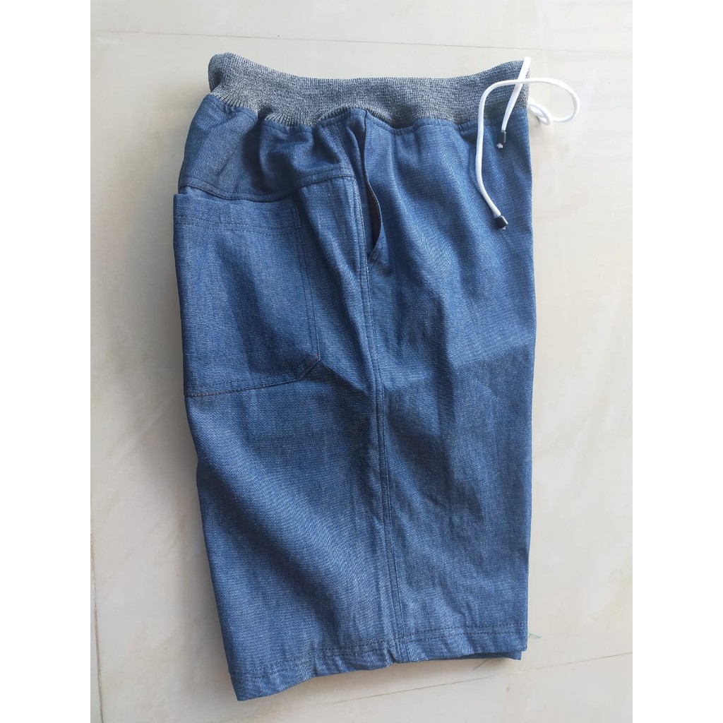 Celana Pendek Levis