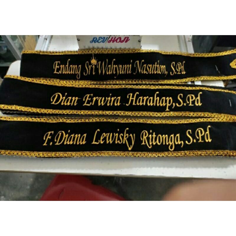 Selempang Wisuda Renda 2 Lapis Kain Bludru (BORDIR KOMPUTER) renda
