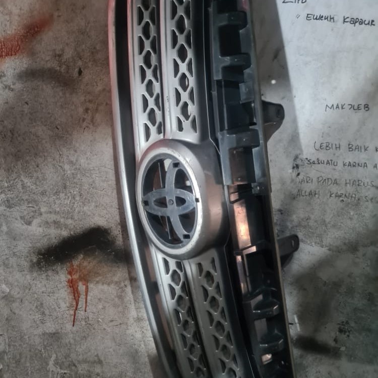 Grill Toyota Fortuner Facelift 2010 Original