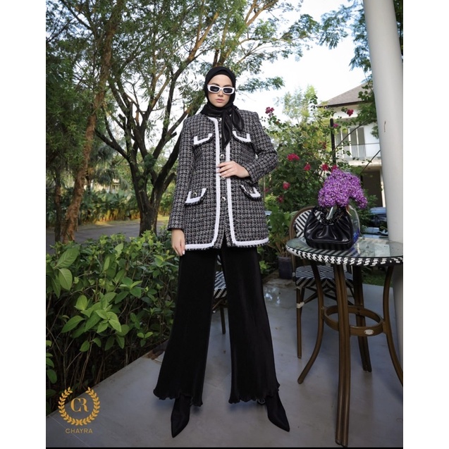 chayra syari//madeline blazer