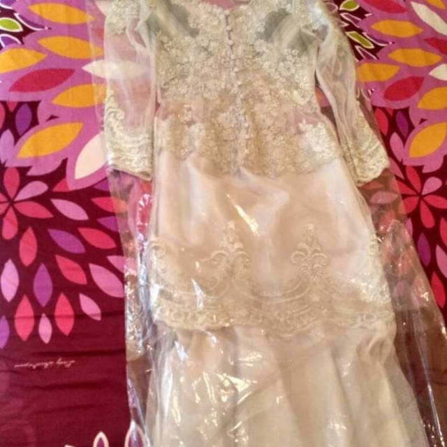 Kebaya pengantin putih tunangan ekor panjang