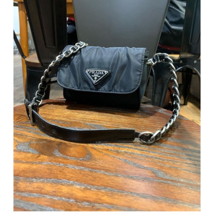 Tas pinggang Prada auth