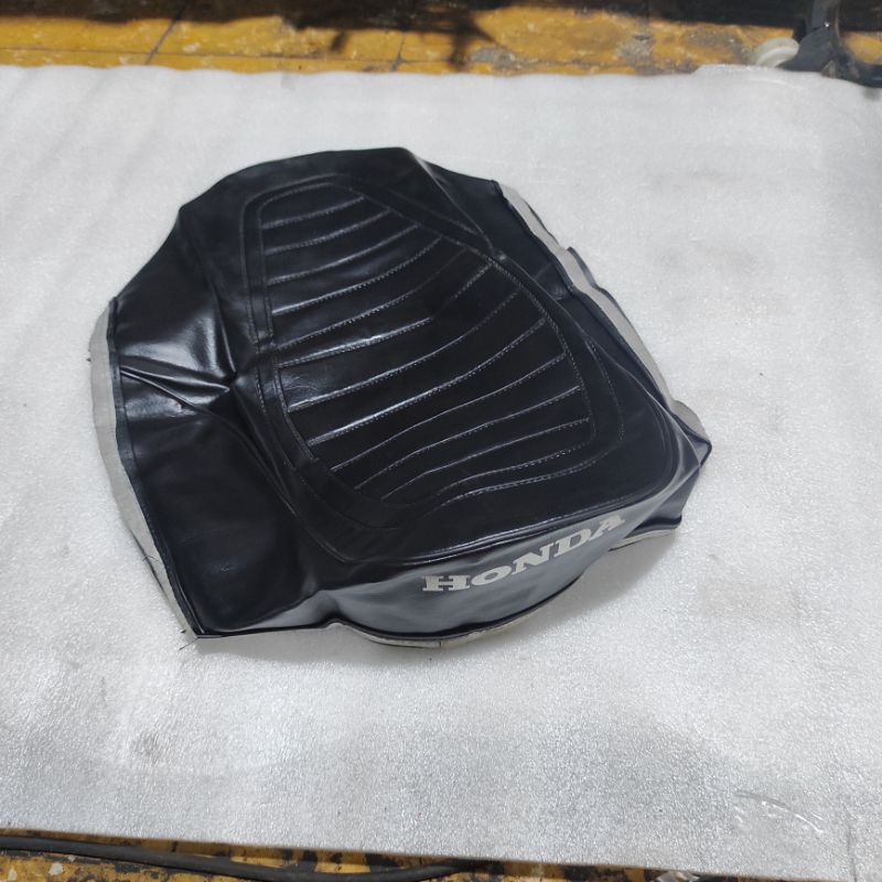 Sarung Cover kulit jok tutup sadel Honda CG110 CG125 CG 110 125 detail ori model original