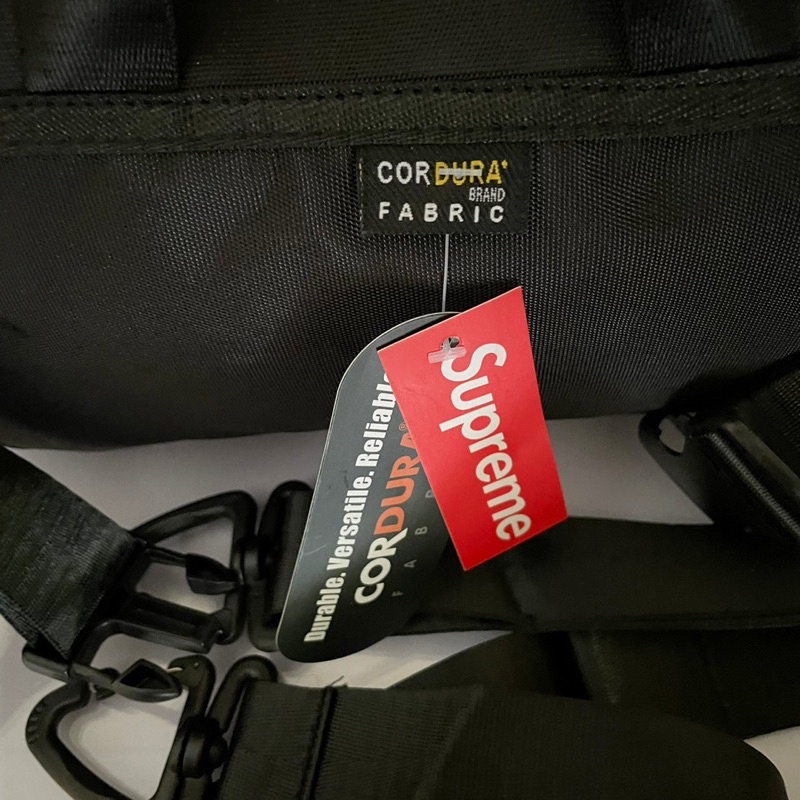 WAIST BAG MESSENGER BAG SUPREME SS20 / TAS SUPREME / TAS SLEMPANG SUPREME