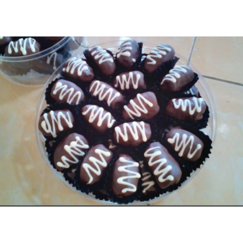 

kurma coklat