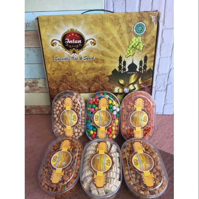 

Paket lebaran kacang, kue dan coklat intan sari