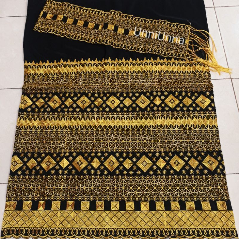 Tapis Bordir 3 Tingkat Kain Etnik Set Sarung Selendang Songket Pesta Khas Lampung TB3