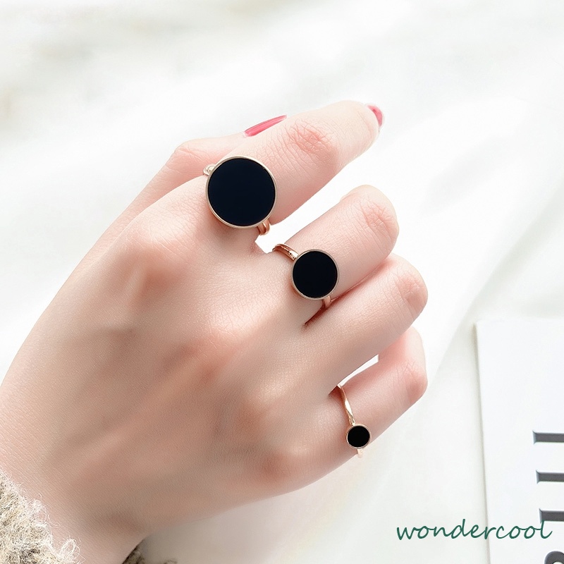 Cincin Titanium Premium Lapis Emas 18K Bentuk Bulat Bahan Warna Hitam-Won