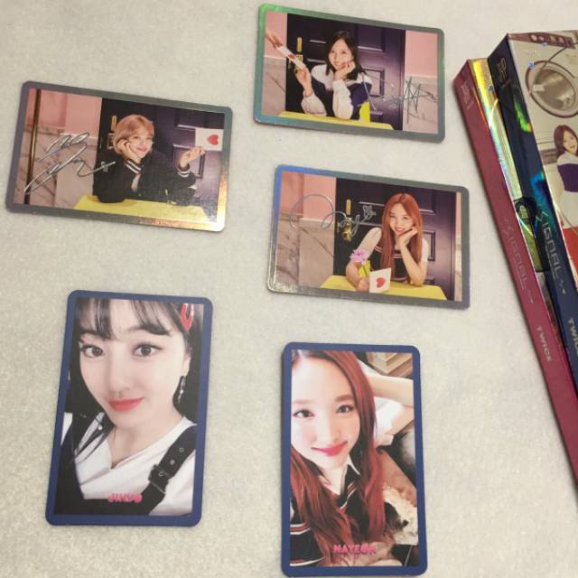 TWICE ALBUM PHOTOCARD SIGNAL NAYEON, JEONGYEON, JIHYO, MINA