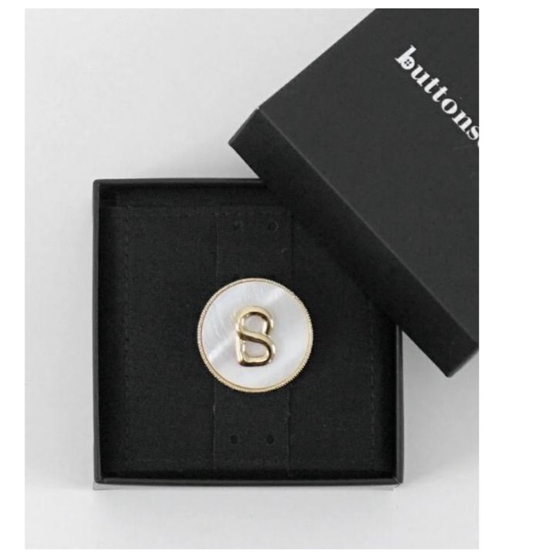 BUTTONSCARVES BROOCH WHITE SHELL