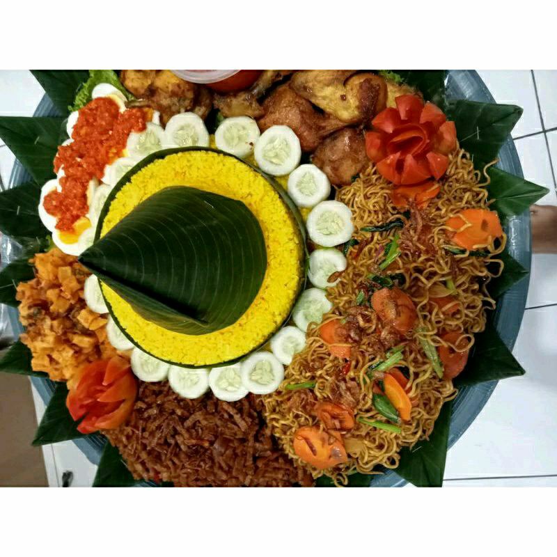 

Nasi tumpeng porsi 10 orang