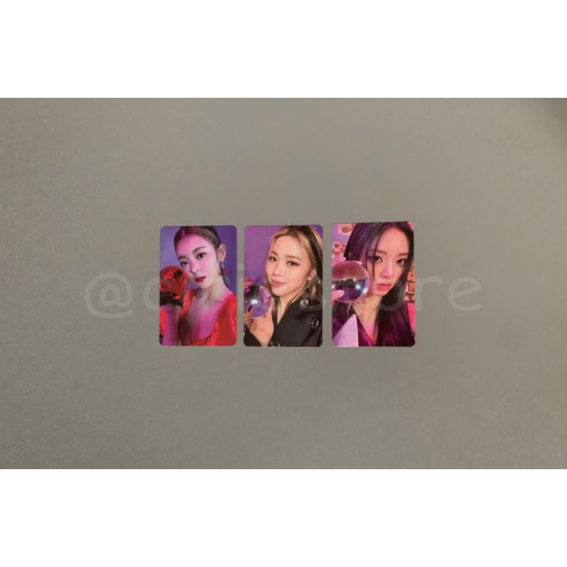 Pc ITZY Lia Ryujin Yuna Bola Guess Who Official Photocard