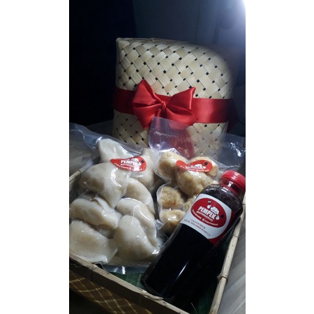 

PAKET PEMPEK GIFT | PEMPEK HAMPERS | HAMPERS | PEMPEK ULTAH | PEMPEK BIRTHDAY | HADIAH | KADO (Isi 20 pcs)