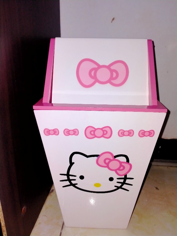 Tempat Sampah Hello Kitty