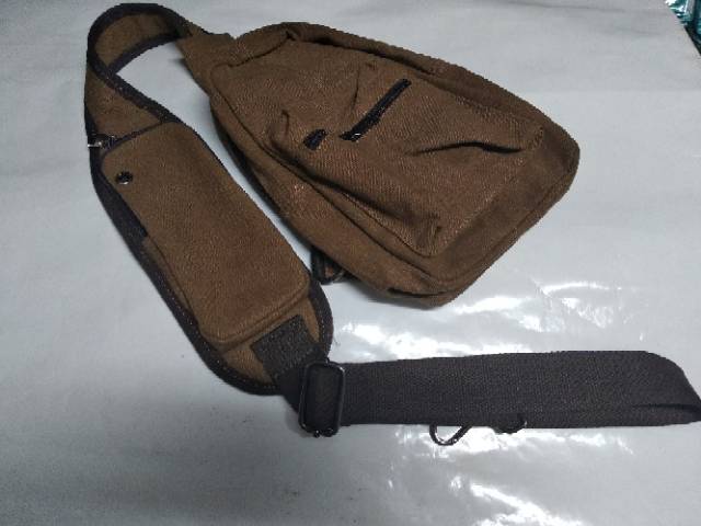 EM Tas selempang pria sling Bag plus usb port charger