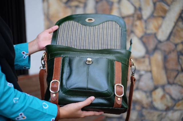 Tas Selempang Wanita Sling Bag Sakinah Kulit Sapi Asli Bahan Pull Up Leather Terbaru Kain Lurik Tradisional Tali Panjang Adjustable Kekinian Original