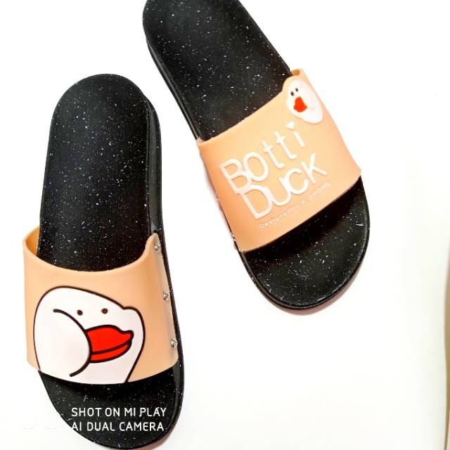 Sandal karakter cartoon timbul botti duck