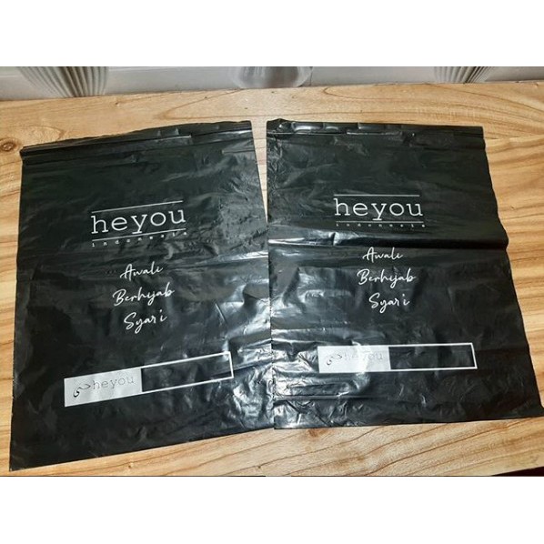 

Plastik Polymailer Hitam 20x30