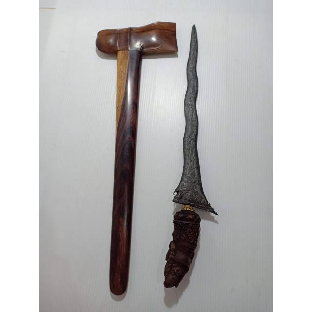 Keris bali luk 7 panjang bilah 36 cm. Harga 1.5 juta