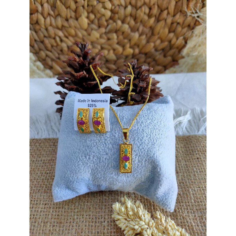 Set Bun Bali Kotak Sin Mata 3 ruby zamrud perak lapis emas