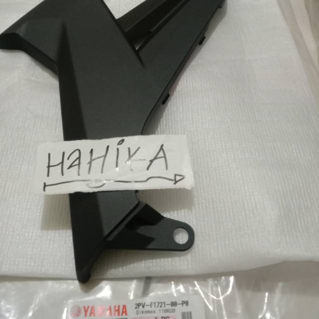 cover side 1 body bawah jok body cover footstep kanan mx king original  2PV-F1721-00-P0