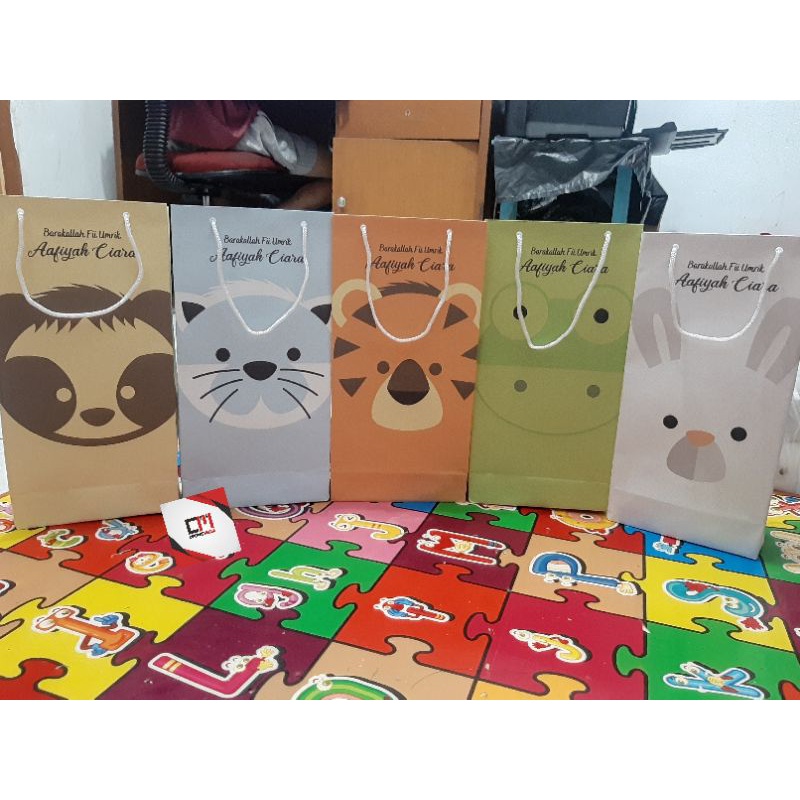 

Paper Bag Murah Khusus Ulang Tahun Anak / Desain Animal Character Full Colour Ukuran Tinggi