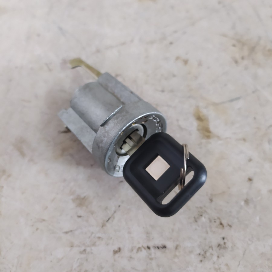 Kunci Pintu Daun Kontak Set Mobil Panther 05005722