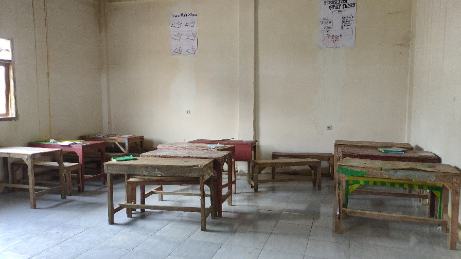 4 Pcs Penjepit Pengencang Merapikan Sprei Tali Segitiga Sheet Grips – Hitam