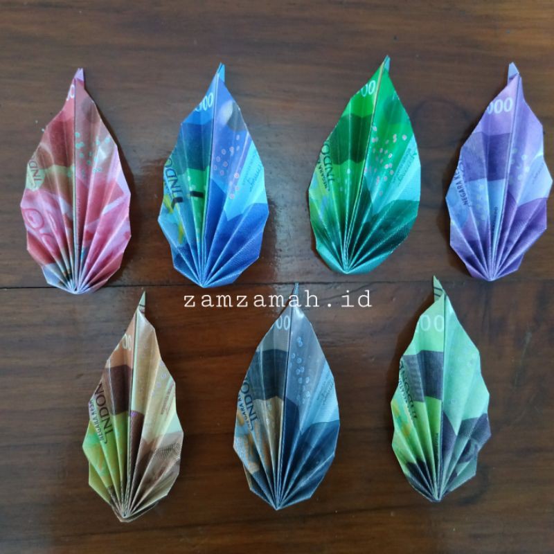 

Origami uang mainan bentuk daun